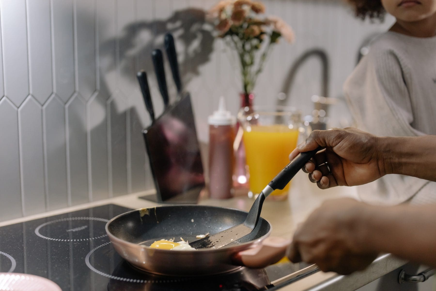 What Kind of Pans Can You Use on an Induction Cooktop? - Simply