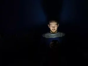 cell phone addiction and blue light